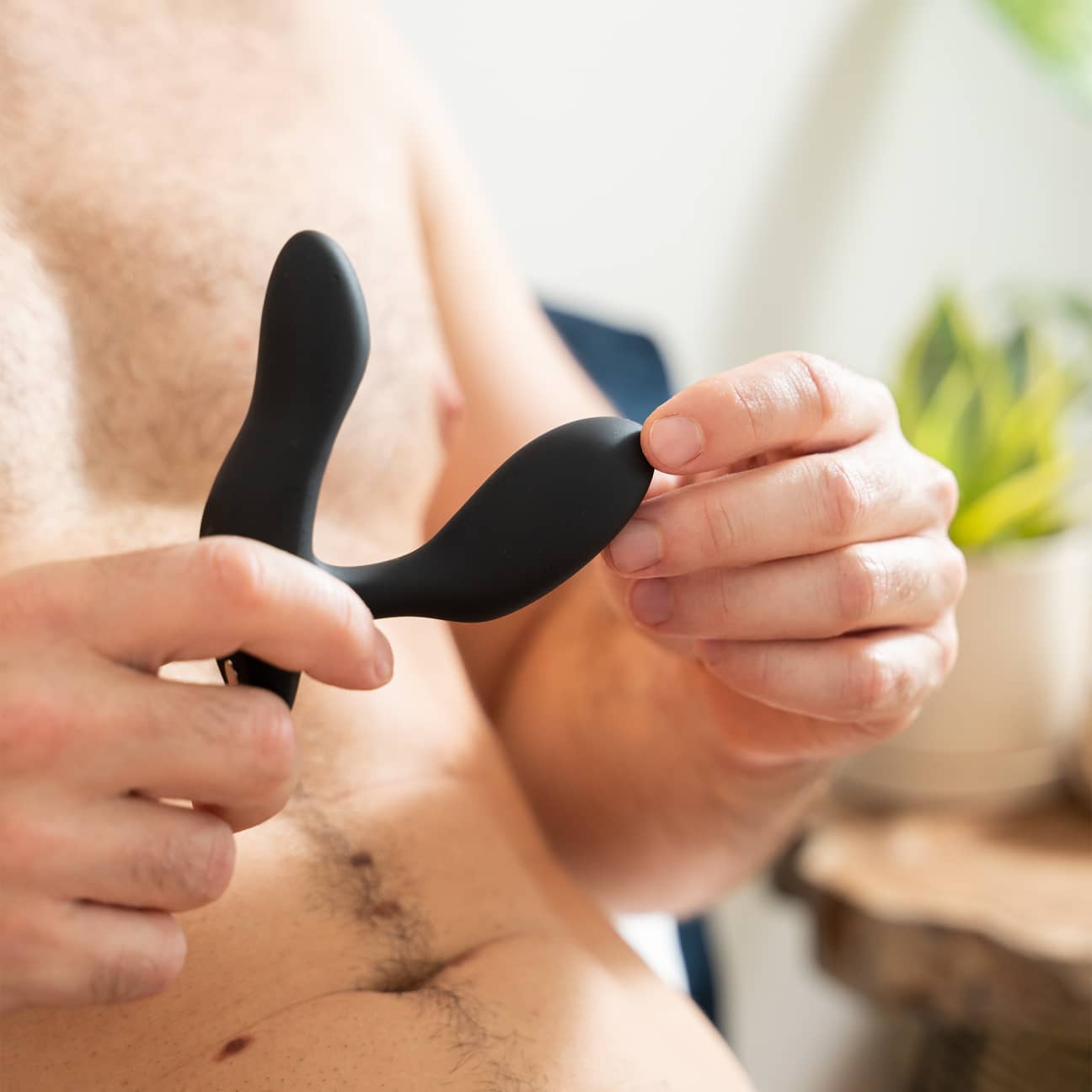 We-Vibe Vector+ Charcoal Black, ytterligare vinkel