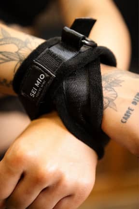 BDSM Sei Mio Cross Purposes Over-Wrap Cross Cuff Restraints