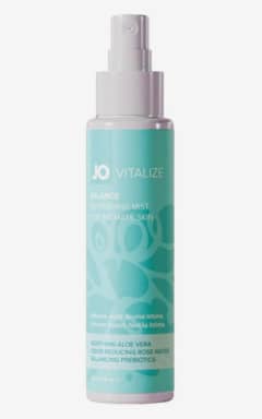 Alla System JO - Vitalize Balance Intimate Mist - 60ml - Neutraliserar oönskad doft med pH-balanserad, prebiotisk fräschör som känns naturlig. Snabbtorkande rosenspray med aloe och E-vitamin som lugnar och återfuktar i farten.