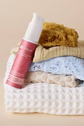 Alla System JO - Vitalize Nourish Moisturizer - 60ml - Lätt, snabbabsorberande fukt som lugnar torrhet - helt utan kladd. pH-balanserad vård med hyaluronsyra, squalane och E-vitamin.