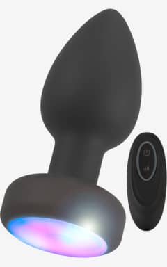 Buttplug Anos - RC Flashing Butt Plug with Vibration - Vattentät buttplug i mjuk silikon med 7 vibrationslägen och smidig fjärrkontroll. Färgglad LED i stoppet och USB-laddning för lek som känns lite extra busig.
