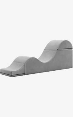 Alla Aria Flip Chaise - Flip-mekanismen växlar snabbt från stilren bänk till skön schäslong med stöd där det räknas. Stabil, lätt att torka av och redo för många mysiga stunder, med 12 månaders garanti.