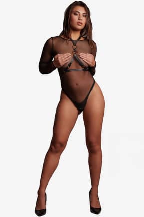 Sexiga Underkläder Le Désir - Lexy - Harness and Mesh Body - One Size - Black - Kaxiga harnessband över mjuk stretchmesh formar kroppen med lagom teasing. One size med skön stretch ger en självsäker look som funkar om och om igen.