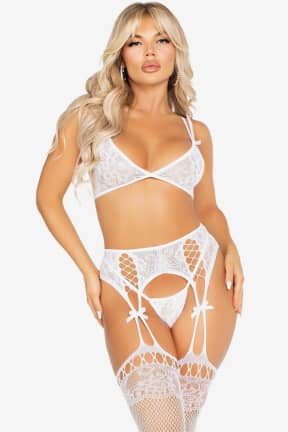 Sexleksaker Rea Leg Avenue - Bra Top, String and Garter Belt Stockings - Mjuk spets som smiter åt precis lagom - komplett med strumpor för en färdig, het look. One size som sitter snyggt på många former, redo för kvällar du vill känna dig oemotståndlig.